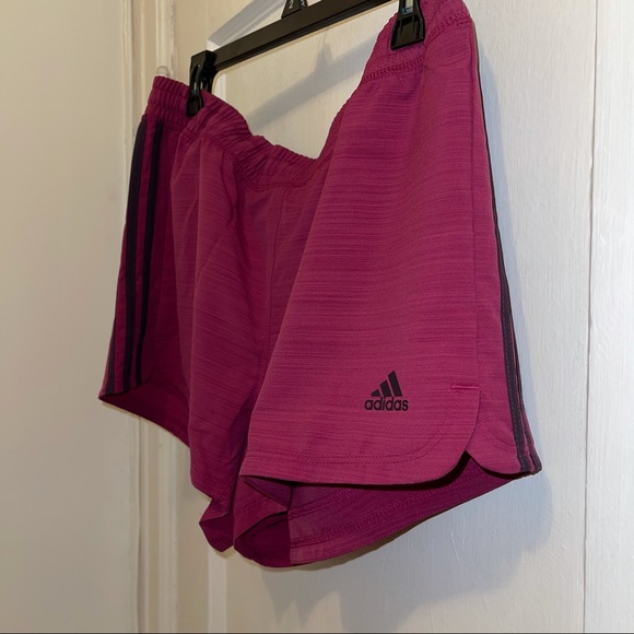 Women’s Adidas 3 stripe shorts- size XL - Picture 2 of 5